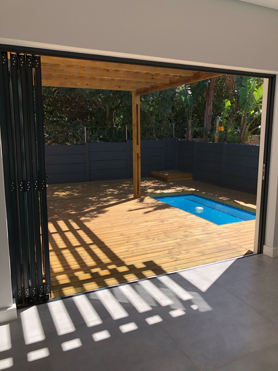 To Let 4 Bedroom Property for Rent in Somerset Ridge Western Cape